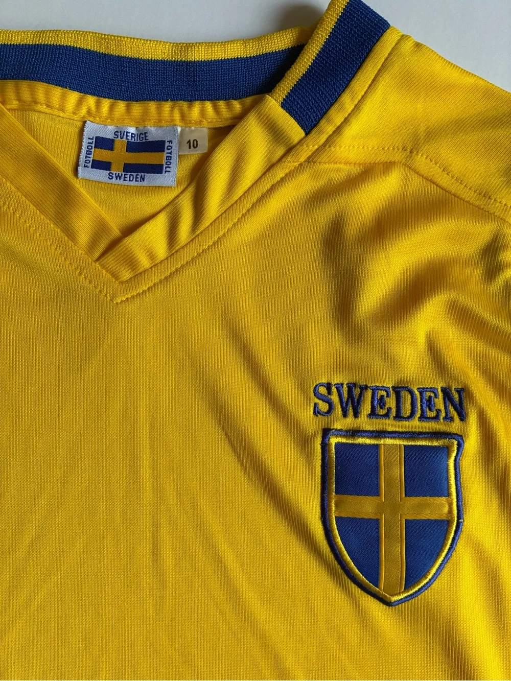 Sweden Kids Soccer Jersey - Yellow with Blue Trim Size 10